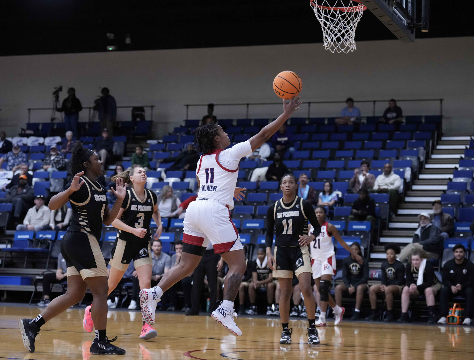 2023DLY0077FMU-UNCP230121.jpg